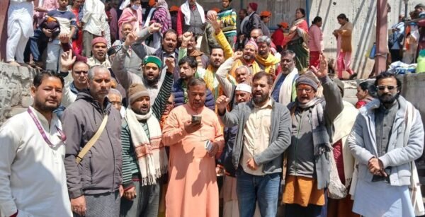 बदरीनाथ में मास्टर प्लान से प्रभावितों ने किया सांकेतिक प्रदर्शन