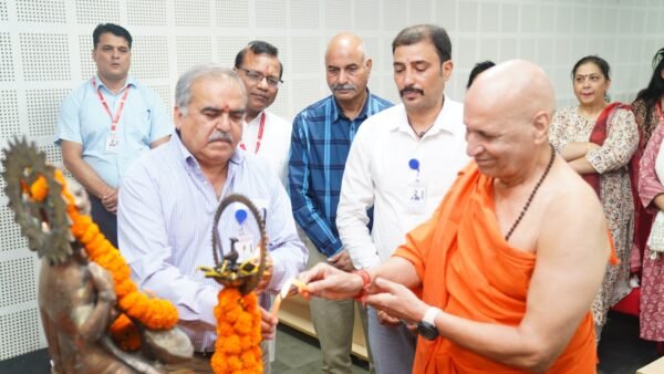 एसजीआरआरयू में योग दर्शन पर मंथन को जुटे योग शोधार्थी, देश के 15 राज्यों से 500 शोधार्थियों ने किया प्रतिभाग, राष्ट्रीय सेमीनार में 40 शोधपत्रों का हुआ प्रस्तुतीकरण 