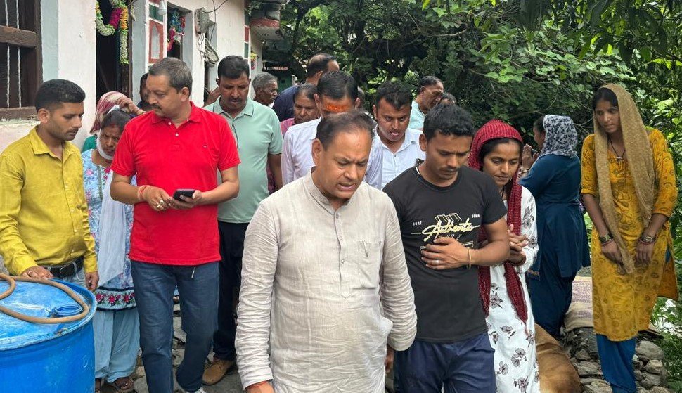 बद्रीनाथ विधायक लखपत बुटोला ने किया आपदा प्रभावित क्षेत्र का स्थलीय निरीक्षण, दिया हर संभव मदद का भरोसा
