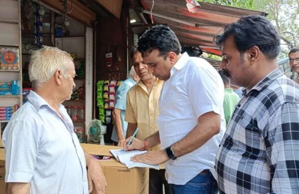 नगर निगम, राजस्व और पुलिस की संयुक्त टीम ने चलाया अतिक्रमण हटाओ अभियान