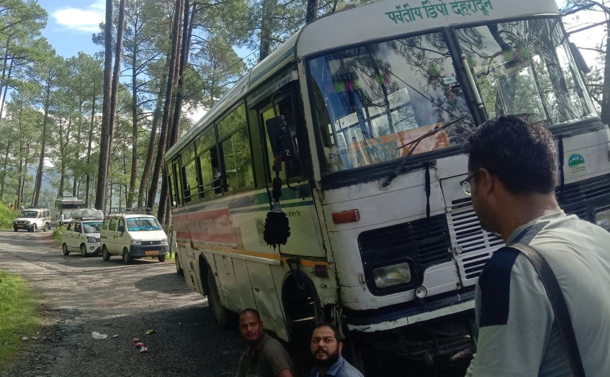 चमोली : देवाल-थराली मोटर सड़क दिन भर रहा बंद, तहसील से कटा सम्पर्क