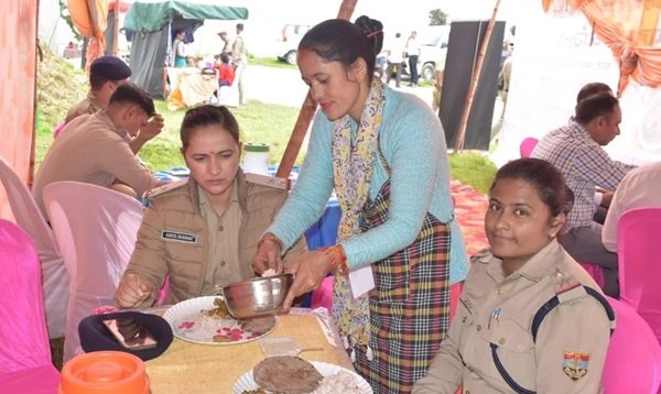 विधान सत्र की सरगर्मी के बीच पहाड़ी व्यंजनों की धूम, रीप ने लगाया पहाड़ी उत्पादों का स्टाल