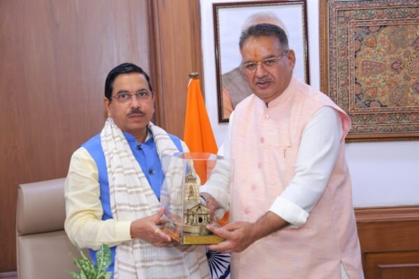 कृषि मंत्री गणेश जोशी ने केंद्रीय मंत्री प्रह्लाद जोशी से की शिष्टाचार भेंट