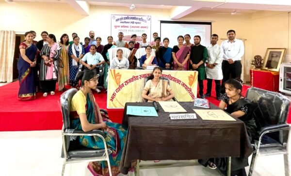 भक्त दर्शन राजकीय स्नातकोत्त्तर महाविद्यालय में किया गया युवा संसद का आयोजन