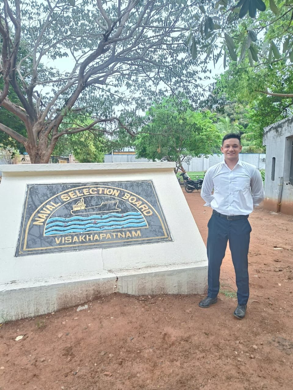 गोपेश्वर के स्मित बिष्ट बने नौसेना में सेकंड लेफ्टिनेंट, परिवार में खुशी की लहर