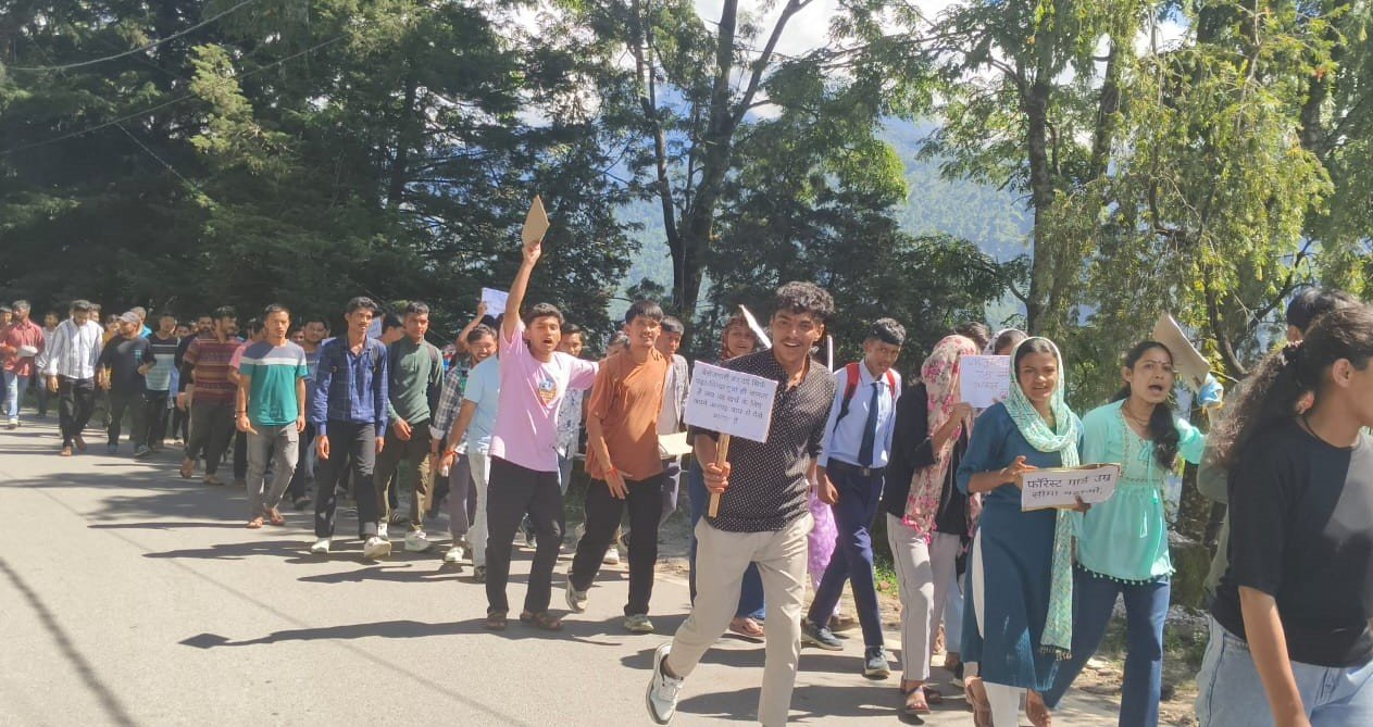चमोली : उत्तराखंड बेरोजगार संघ ने अपनी मांगों को लेकर किया प्रदर्शन