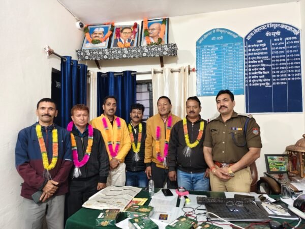 उत्तराखंड राज्य स्थापना दिवस पर एसपी अजय गणपति की अभिनव पहल, चंपावत पुलिस ने जिले में निवासरत राज्य आन्दोलनकारियों की कुशल क्षेम लेकर किया उन्हें सम्मानित