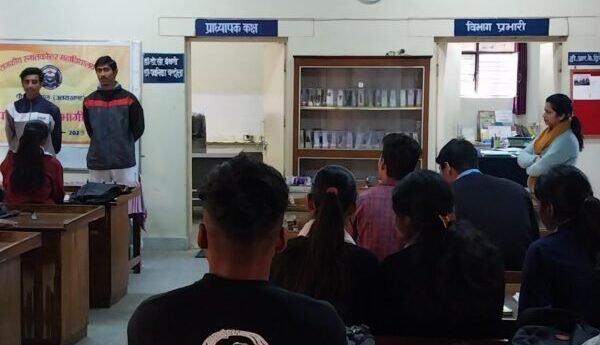 छात्र-छात्राओं ने औषधीय पेड़ पौधों के महत्व को बताया