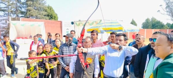 डीएम डॉ. आशीष चौहान ने राज्य स्तरीय तीरंदाजी प्रतियोगिता का किया भव्य शुभारंभ, तीरंदाजी का प्रदर्शन कर सभी प्रतिभागियों को किया उत्साहित
