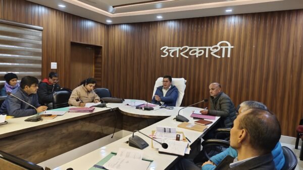 डीएम डॉ. मेहरबान सिंह बिष्ट ने की जिला योजना की प्रगति की समीक्षा, कहा – विकास कार्यों के लिए तय लक्ष्यों को हासिल करने पर सभी विभाग दें विशेष ध्यान