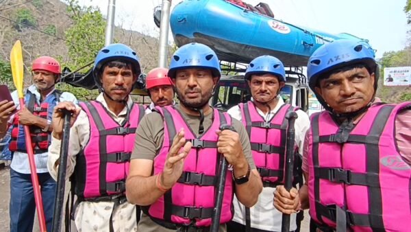रिवर राफ्टिंग का अनुभव बन रहा यादगार, चारधाम यात्रा से लौट रहे यात्री एवं पर्यटक दे रहे हैं पर्यावरण स्वच्छता का संदेश