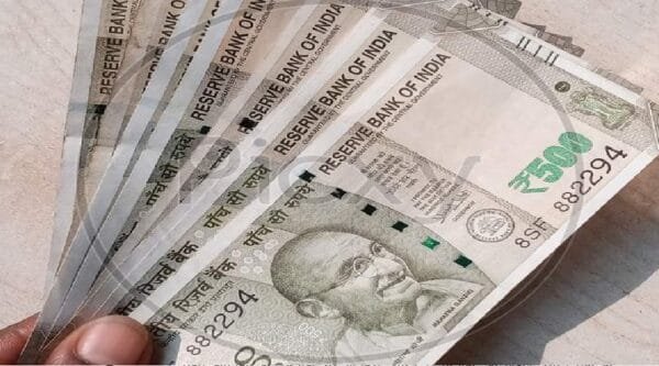 उत्तराखंड : विजिलेंस ने नाजिर को 15 हजार की रिश्वत लेते रंगेहाथों दबोचा, जांच जारी