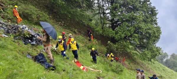 केदारनाथ रूट पर फिर बड़ा हेलिकॉप्टर हादसा : गौरीकुंड में क्रैश, 07 की दर्दनाक मौत