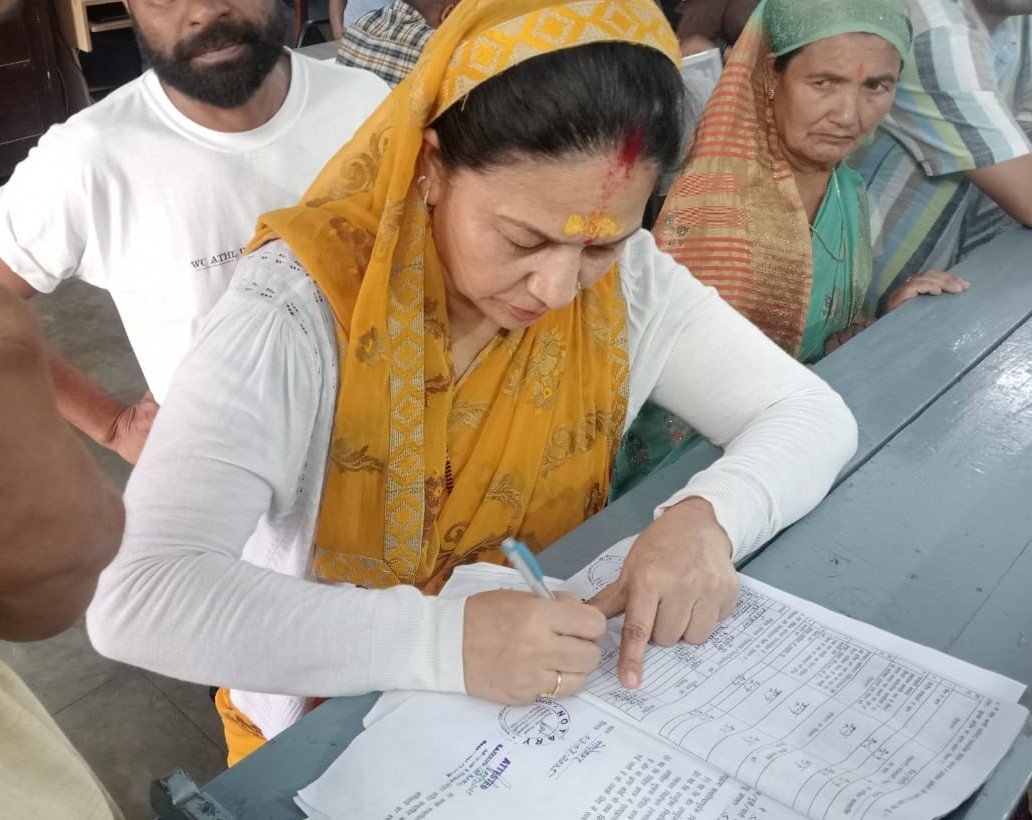 जिला पंचायत सदस्यों के लिए 20  ने भरे पर्चे