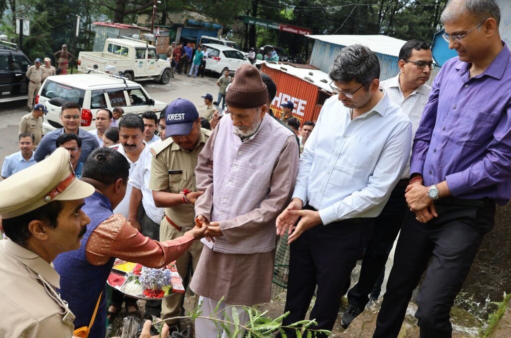 चमोली धूमधाम से मनाया हरेला पर्व, किया पौधरोपण