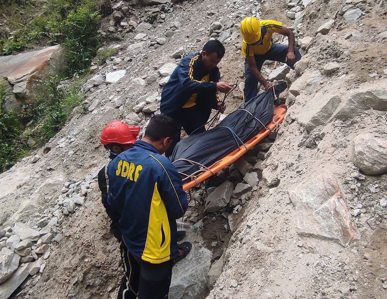 सिख युवक की खाई में गिरने से मौत