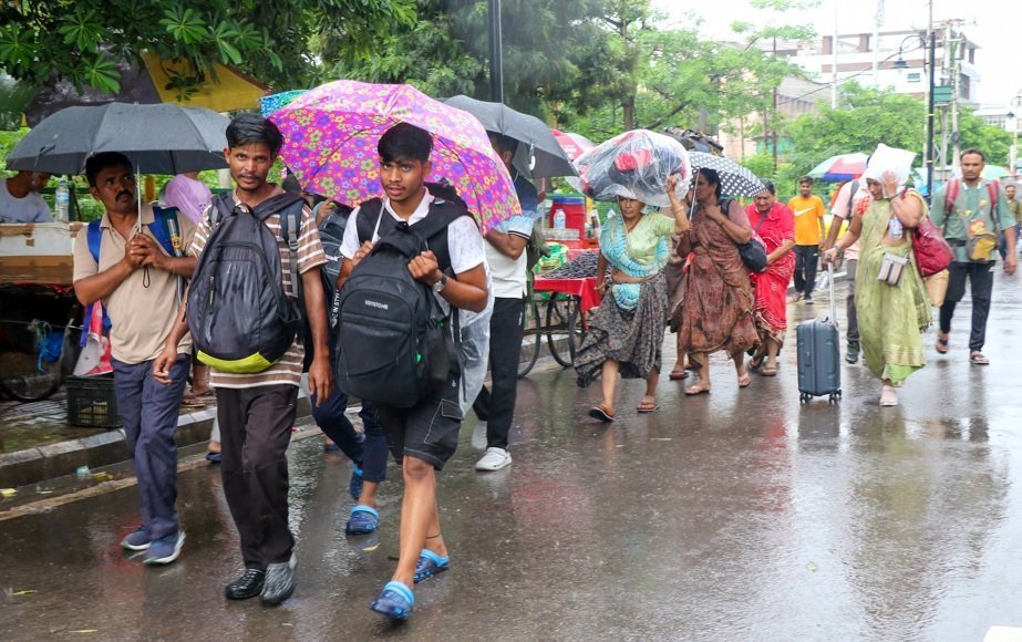 भारी बारिश के कारण अमरनाथ यात्रा एक दिन के लिए स्थगित