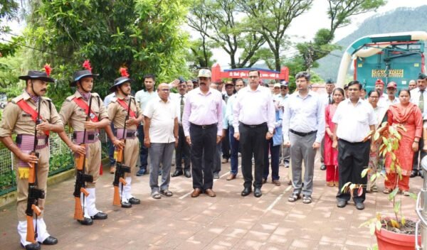 चमोली में हर्षोल्लास से मनाया गया कारगिल विजय दिवस, डीएम संदीप तिवारी ने वीर नारियों और शहीदों के परिजनों को किया सम्मानित