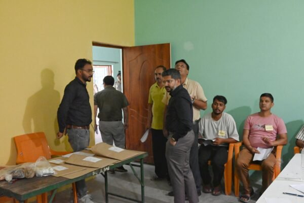 उप जिला निर्वाचन अधिकारी अभिनव शाह ने किया मतदेय स्थलों का निरीक्षण, सभी बूथों पर शांतिपूर्वक चल रहा मतदान