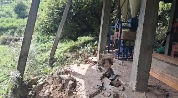 उत्तरकाशी : बारिश से हुआ भूस्खलन, बिगराड़ी गांव में लघु उद्योग को भारी नुकसान