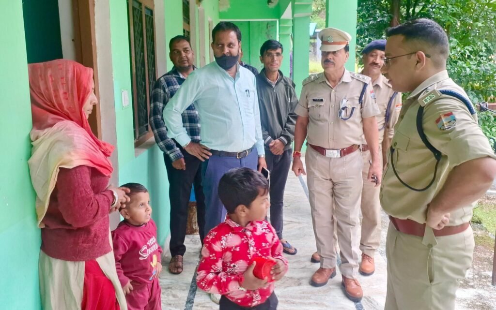 एसपी सर्वेश पंवार ने नंदानगर प्रभावित क्षेत्र का किया स्थलीय निरीक्षण