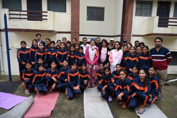 डीएम नितिका खण्डेलवाल ने ओखला गांव पहुंचकर आपदा प्रभावितों से की मुलाकात, कस्तूरबा गांधी आवासीय बालिका विद्यालय सुजड़गांव प्रतापनगर का भी किया स्थलीय निरीक्षण, अधिकारियों को दिए निर्देश