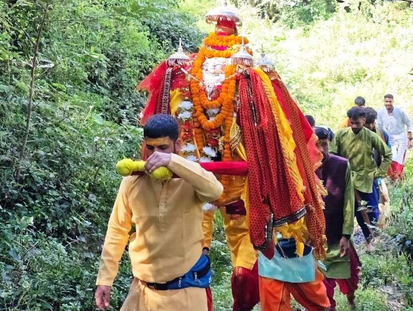 अनसूया की रथ डोली पहुंची बामणा बैंड, चार को केदारनाथ होगी रवाना 