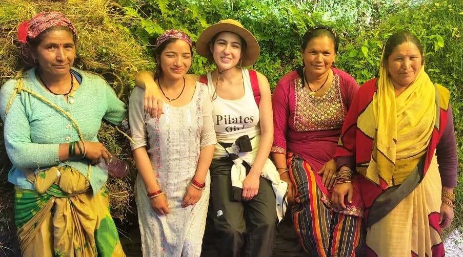 रूद्रनाथ भगवान के दर्शन के दौरान रो पड़ी सारा अली खान