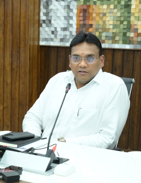 सचिव डॉ. आर राजेश कुमार ने की रुद्रप्रयाग में विकास कार्यों व आपदा पुनर्निर्माण कार्यों की समीक्षा, अधिकारियों को दिए दूरस्थ क्षेत्रों में जाकर फील्ड विजिट कर जनसमस्याओं के समाधान के निर्देश