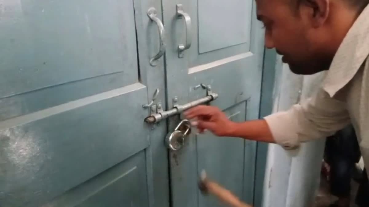 शिक्षकों की लापरवाही : प्राथमिक स्कूल में 2 घंटे तक बंद रहा मासूम, जांच के आदेश