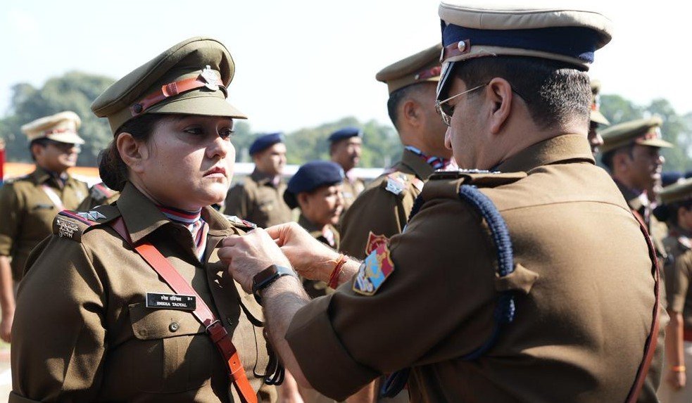 स्नेहा खेलों में उत्कृष्ट प्रदर्शन के लिए हुए सम्मानित