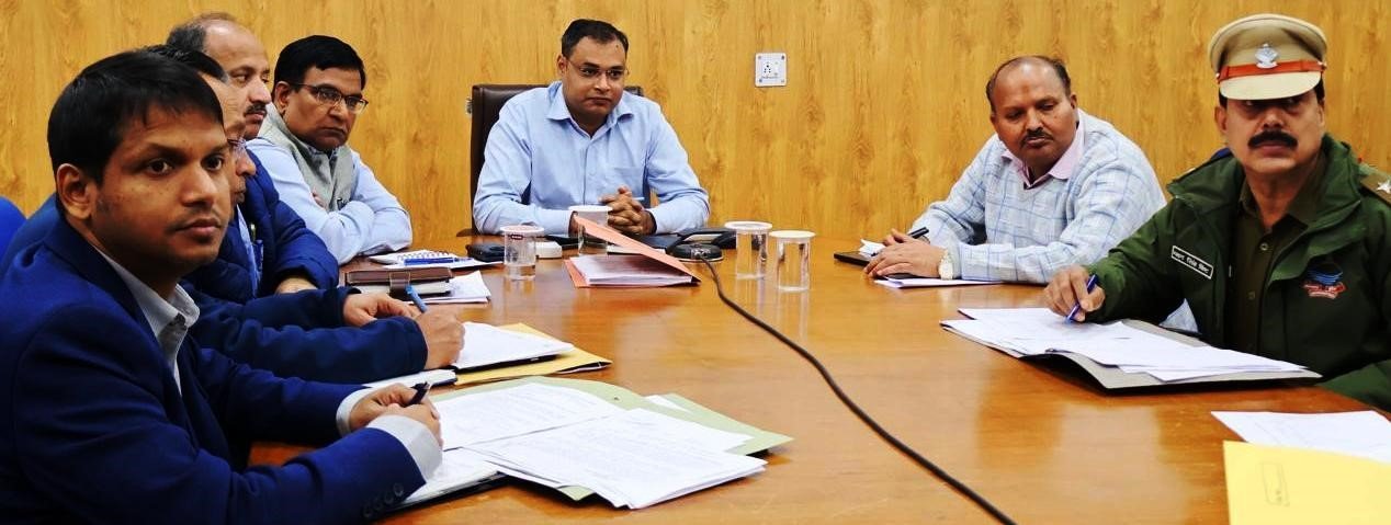 डीएम गौरव कुमार का सड़क दुर्घटनाओं को रोकने पर जोर 