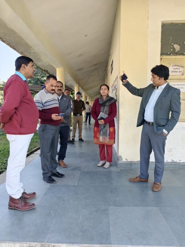 आरटीओ संदीप सैनी ने उप-संभागीय परिवहन कार्यालय हरिद्वार का किया औचक निरीक्षण, जनसेवा में पारदर्शिता और समयबद्धता सुनिश्चित करने के दिए सख्त निर्देश