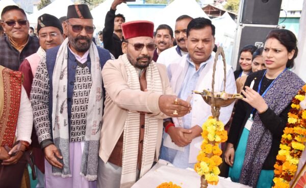 गोपेश्वर में सांस्कृतिक कार्यक्रमों के साथ शुरु हुआ सहकारिता मेला