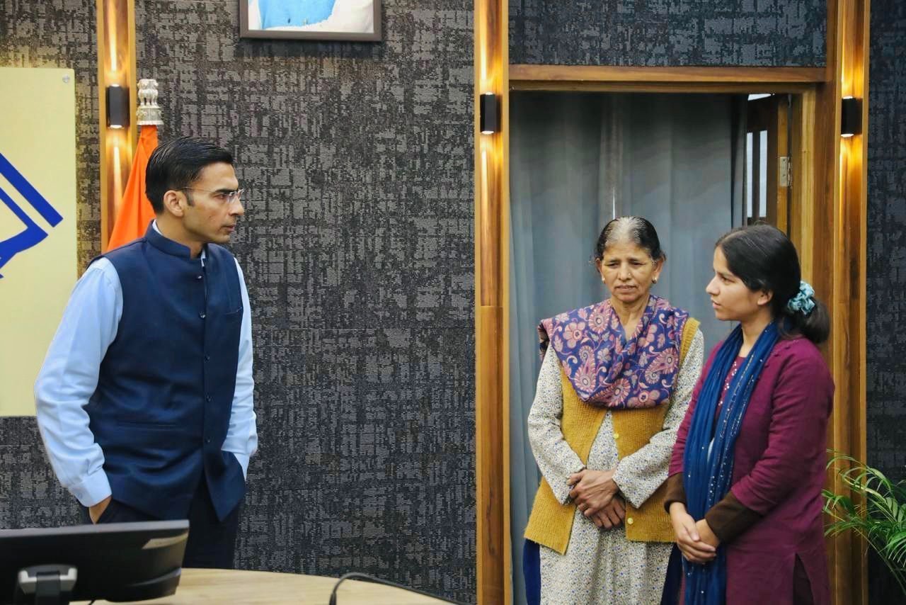 उत्तराखंड : DM सविन बंसल ने साकार किया होनहार बेटी प्रियंका की नौकरी और M.tech की पढ़ाई का सपना
