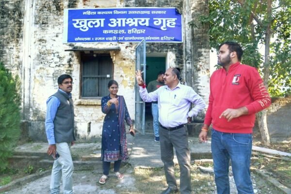 सीडीओ डॉ. ललित नारायण मिश्रा ने कनखल स्थित बाल देखरेख संस्थान का किया निरीक्षण, बच्चों के शिल्प कौशल को सराहा