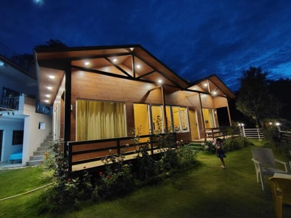 होम स्टे से आत्मनिर्भर बनीं कुट्ठा गांव की बबीता रावत, धामी सरकार की नीतियों से मिली नई पहचान और महिला सशक्तिकरण की मिसाल