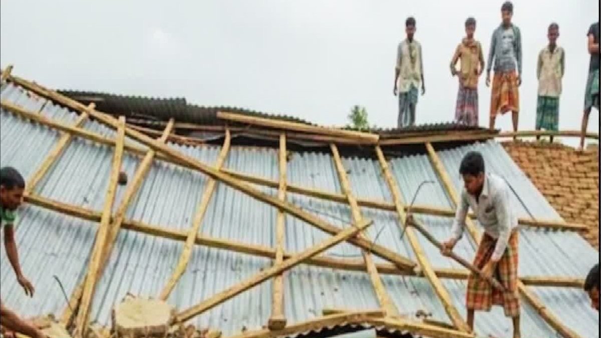 आवास की छत गिरने से एक ही परिवार के 5 सदस्यों की मौत