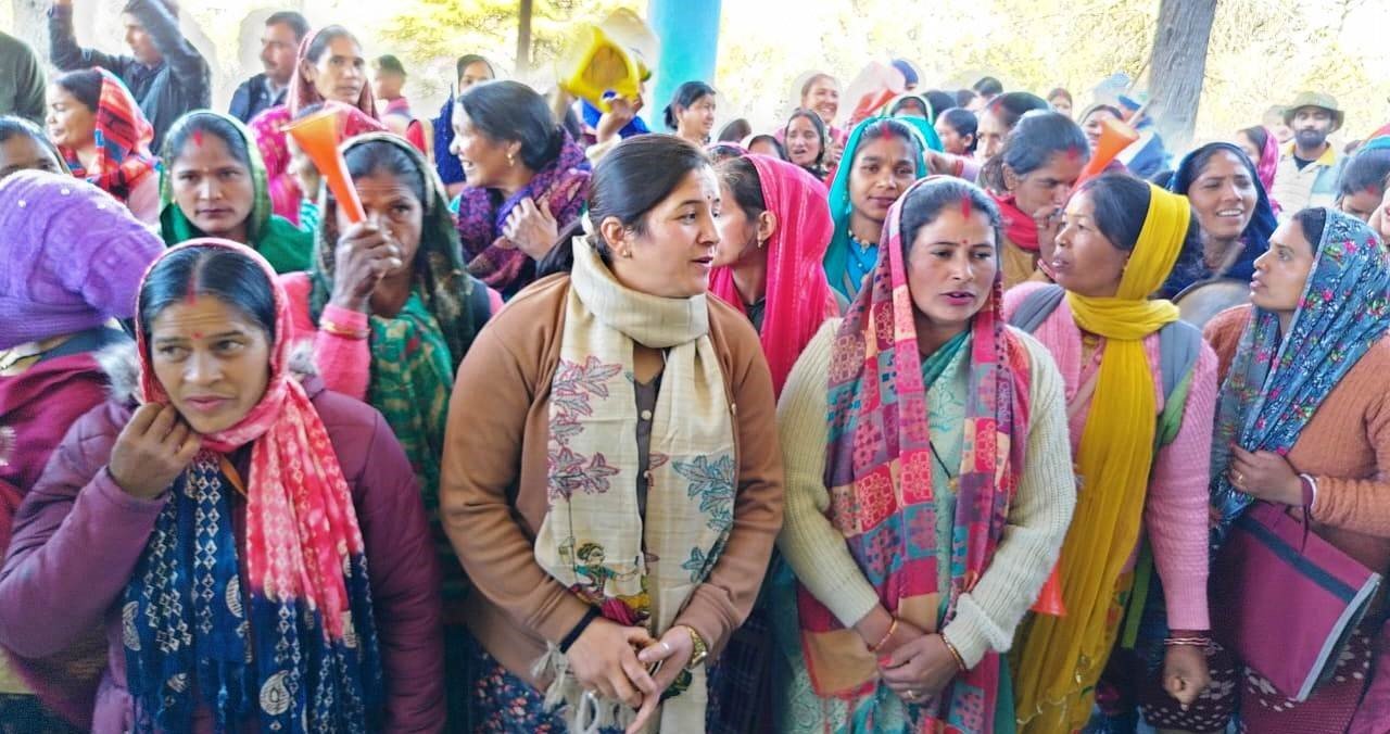 भालुओ के खिलाफ ग्रामीणों ने किया हल्लाबोल