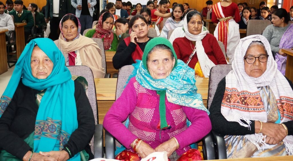 विजय दिवस पर शहीदों की वीर नारियां सम्मानित