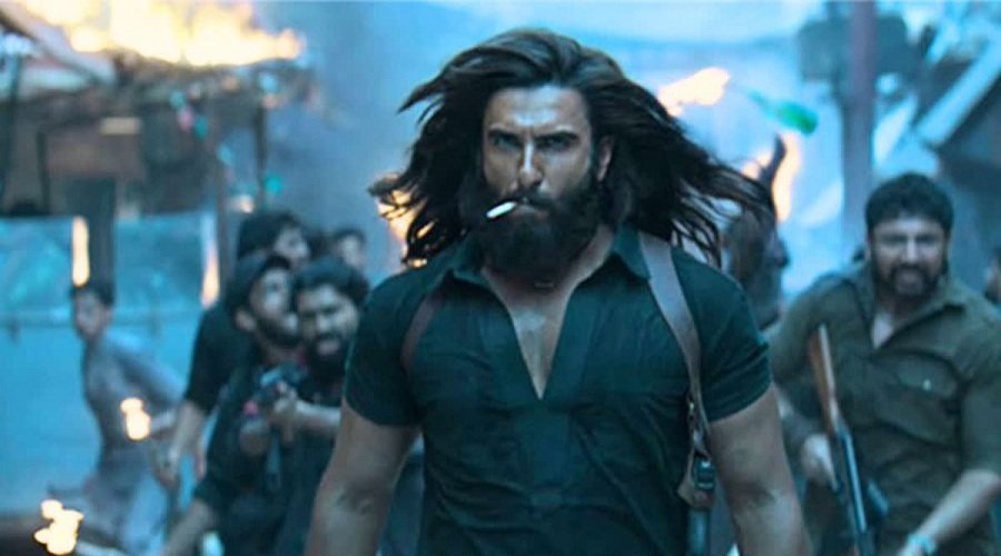 धुरंधर : रणवीर सिंह की दमदार परफॉर्मेंस, अक्षय खन्ना ने लूटी महफिल, खाड़ी देशों में बैन के बावजूद 300 करोड़ के करीब पहुंची