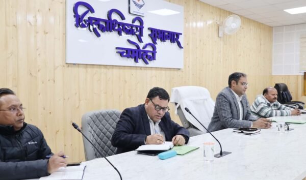 डीएम गौरव कुमार ने की गंगा संरक्षण समिति के कार्यों की समीक्षा, दिए निर्देश