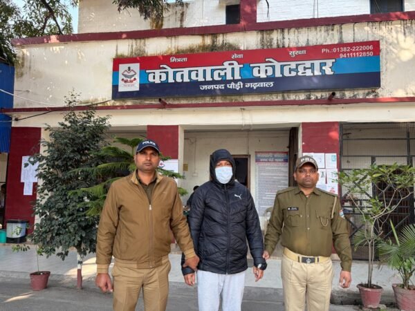 कोटद्वार में फर्जी वित्तीय कंपनी का पुलिस ने किया भंडाफोड़ पुलिस ने मुख्य संचालक को गिरफ्तार कर भेजा सलाखों के पीछे
