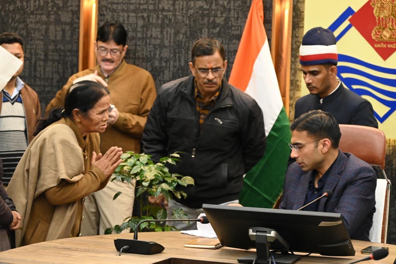 पिता के निधन के बाद बेटी का छल, विधवा मां के दिए घर पर कब्जा, जांच के आदेश