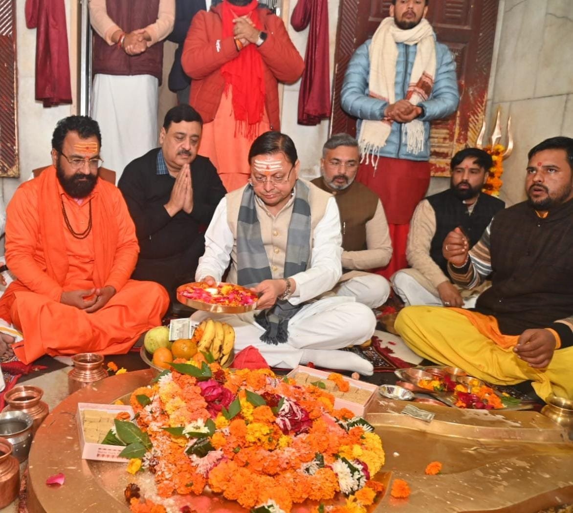 सीएम धामी ने दक्षेश्वर महादेव मंदिर में की पूजा-अर्चना, सिद्धपीठ हनुमानगढ़ी मंदिर के भी किए दर्शन