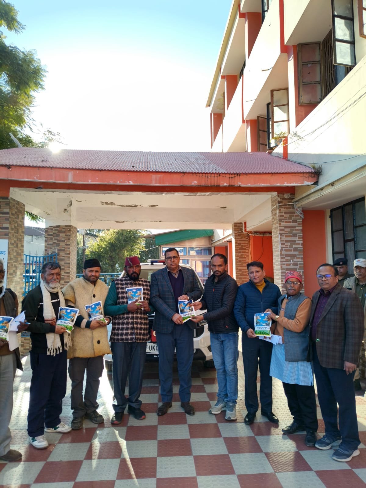 जंगली जानवरों से फसलों की सुरक्षा को ‘डेंजर’ दवाई का प्रायोगिक वितरण