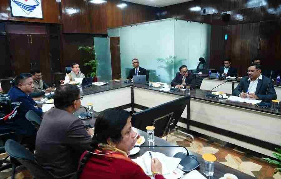 मुख्यमंत्री ने अधिकारियों को दिए राजस्व वसूली बढ़ाने के निर्देश, राजस्व प्राप्ति की स्थिति की समीक्षा कर कहा – समय से तय करें पूरा लक्ष्य