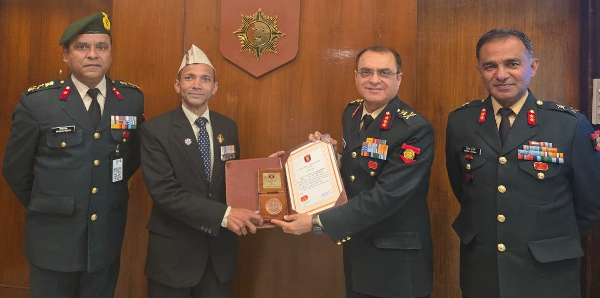 अल्ट्रा ट्रेल रनर कलम सिंह बिष्ट को सेना ने किया सम्मानित