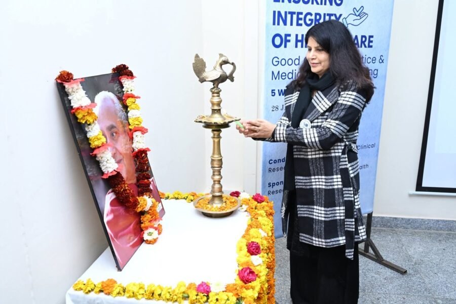 स्वामी राम हिमालयन विश्वविद्यालय में हेल्थकेयर में ईमानदाई सुनिश्चित करने के लिए ट्रेनिंग प्रोग्राम का शुभारंभ हुआ