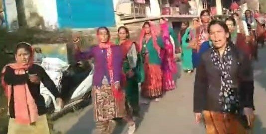 शराब के विरोध में महिलाओं ने निकाली जागरूकता रैली